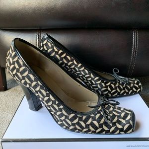 Cowhide leather 3.5” heels great condition, some inside wear Italian shoes